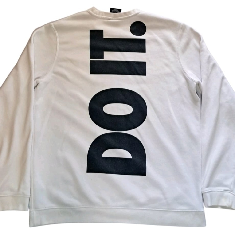 Nike Y2K  Men's White and Black Crewneck Sweater - Picture 2 of 3